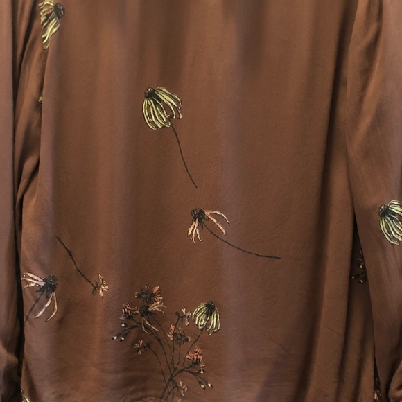 aritzia little moon blouse with front neck tie - brand new never worn - Picture 4 of 10